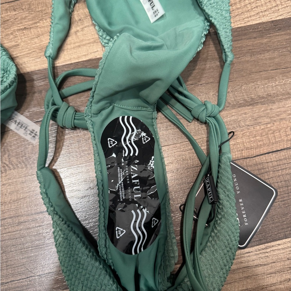 Zaful Green Textured Bikini Set - Picture 3 of 6